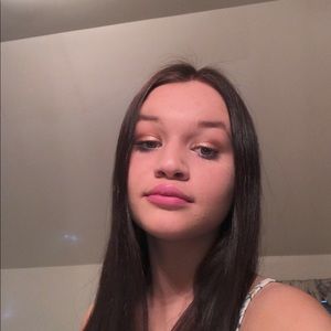 Meet your Posher, Chloe